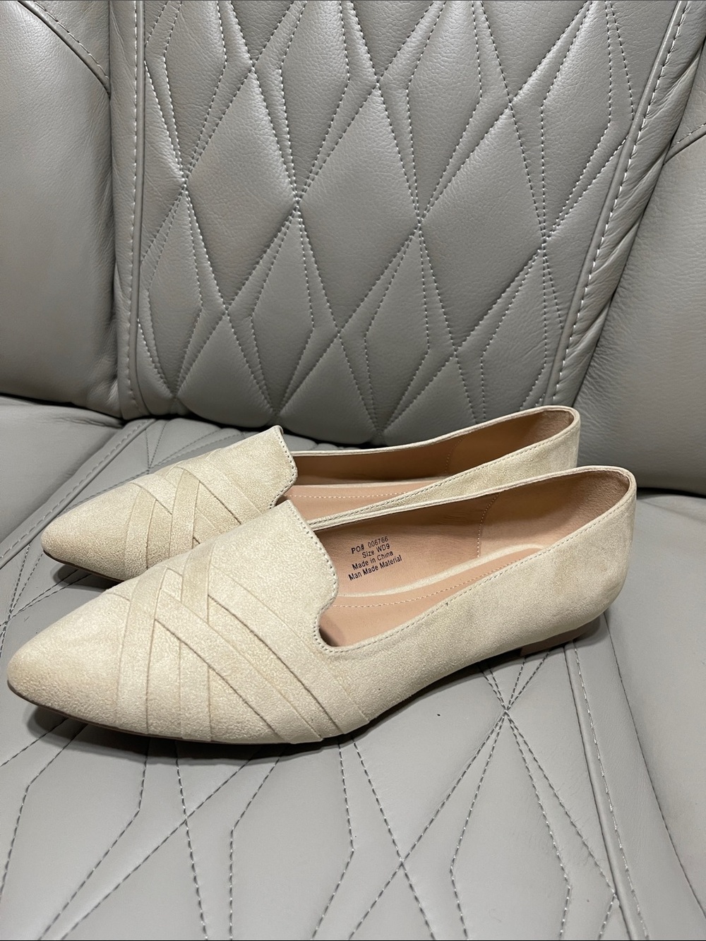 Women's Journee Collection MINDEE LOAFER FLAT in Cream Suede